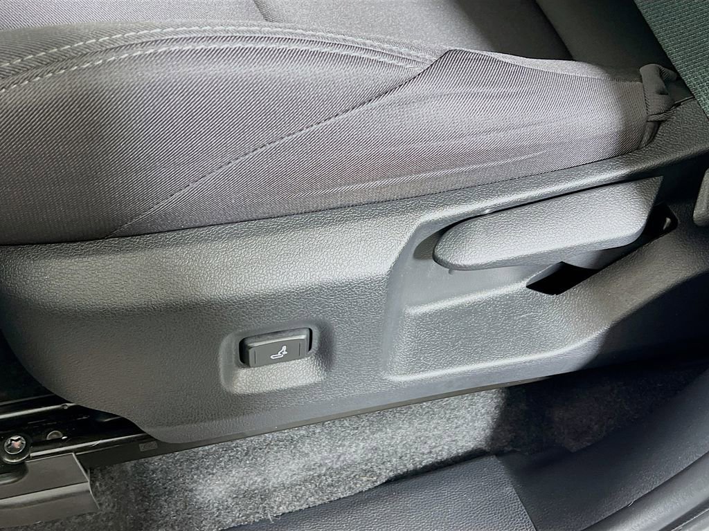 Certified 2025 Toyota Tacoma SR5 image 18