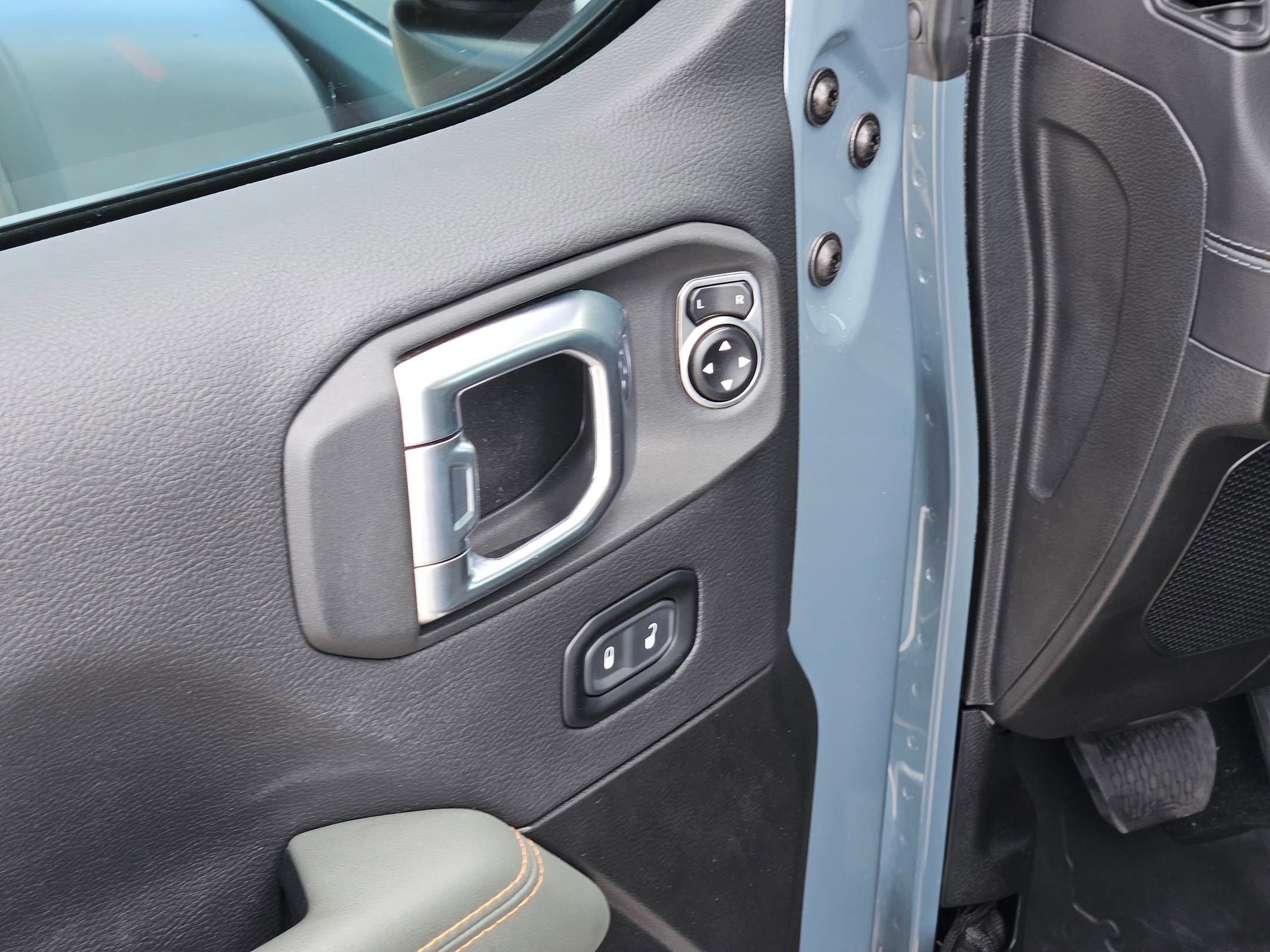 Certified 2024 Jeep Gladiator Mojave w/ Technology Group image 12