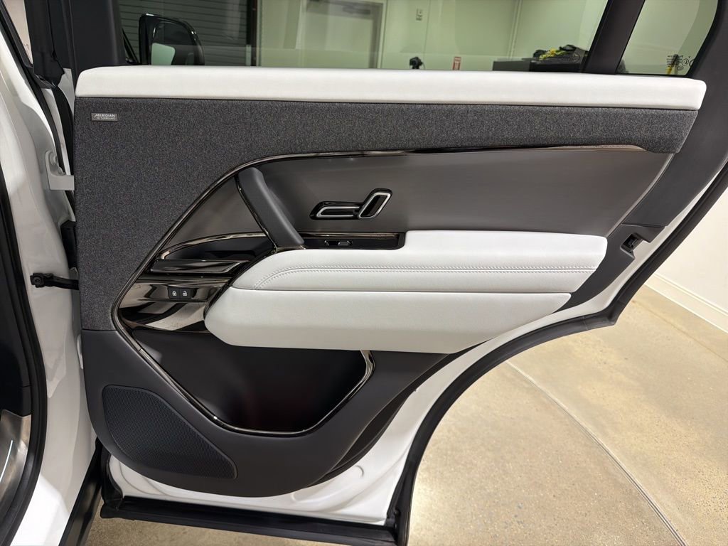 Used 2023 Land Rover Range Rover Sport SE image 26