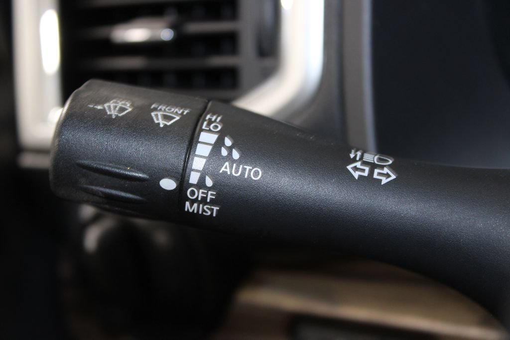 Used 2017 Nissan Titan SL RWD image 38