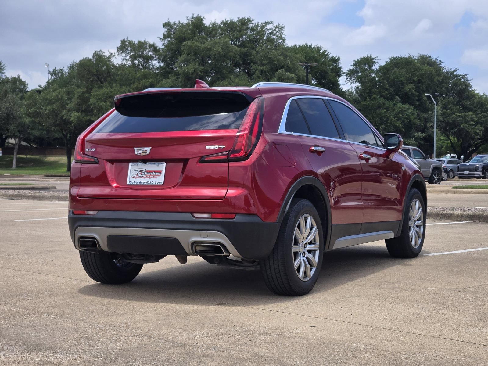 Used 2022 Cadillac XT4 Premium Luxury w/ Enhanced Visibility Package FWD image 6