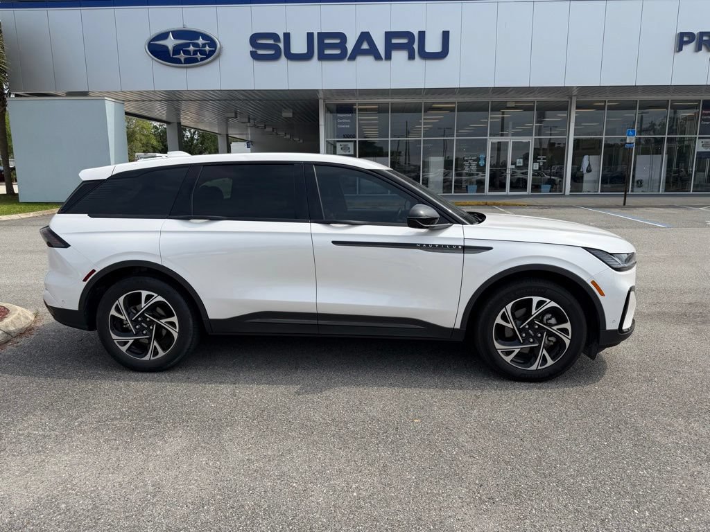 Used 2024 Lincoln Nautilus Premier w/ Equipment Group 102A AWD/4WD image 3