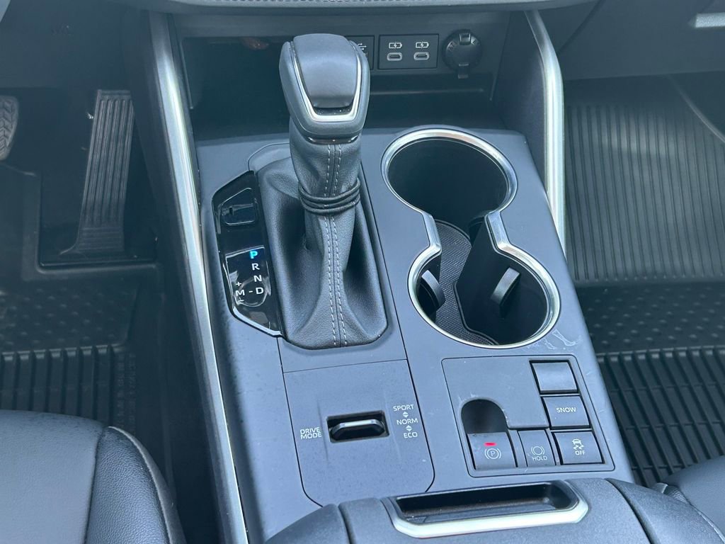 Certified 2025 Toyota Highlander XLE FWD image 23