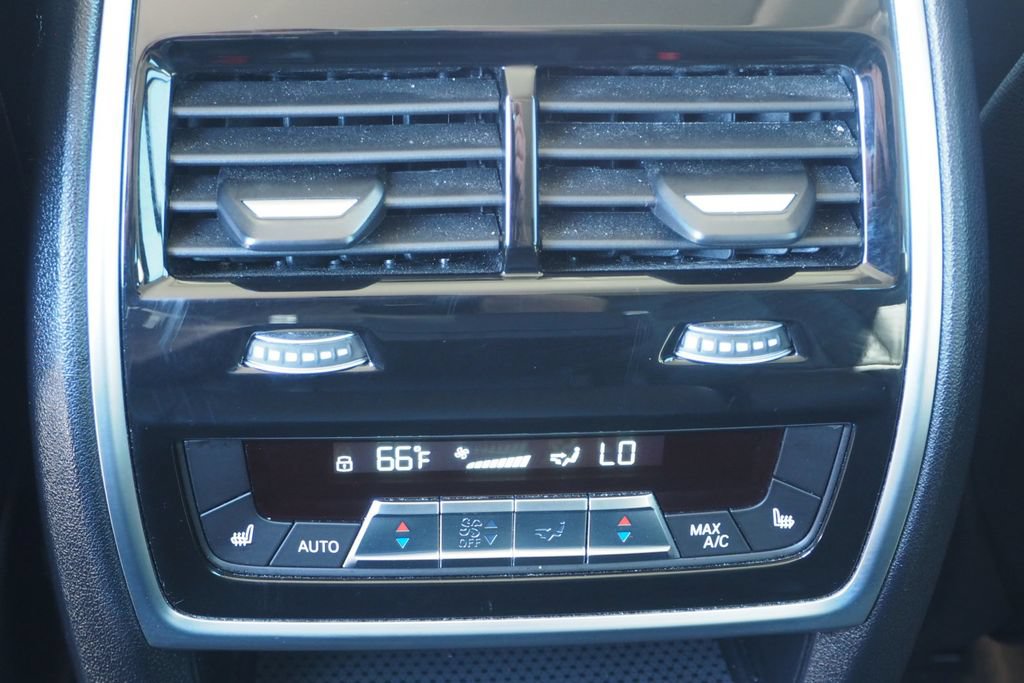 Used 2026 BMW X7 xDrive40i AWD/4WD image 17