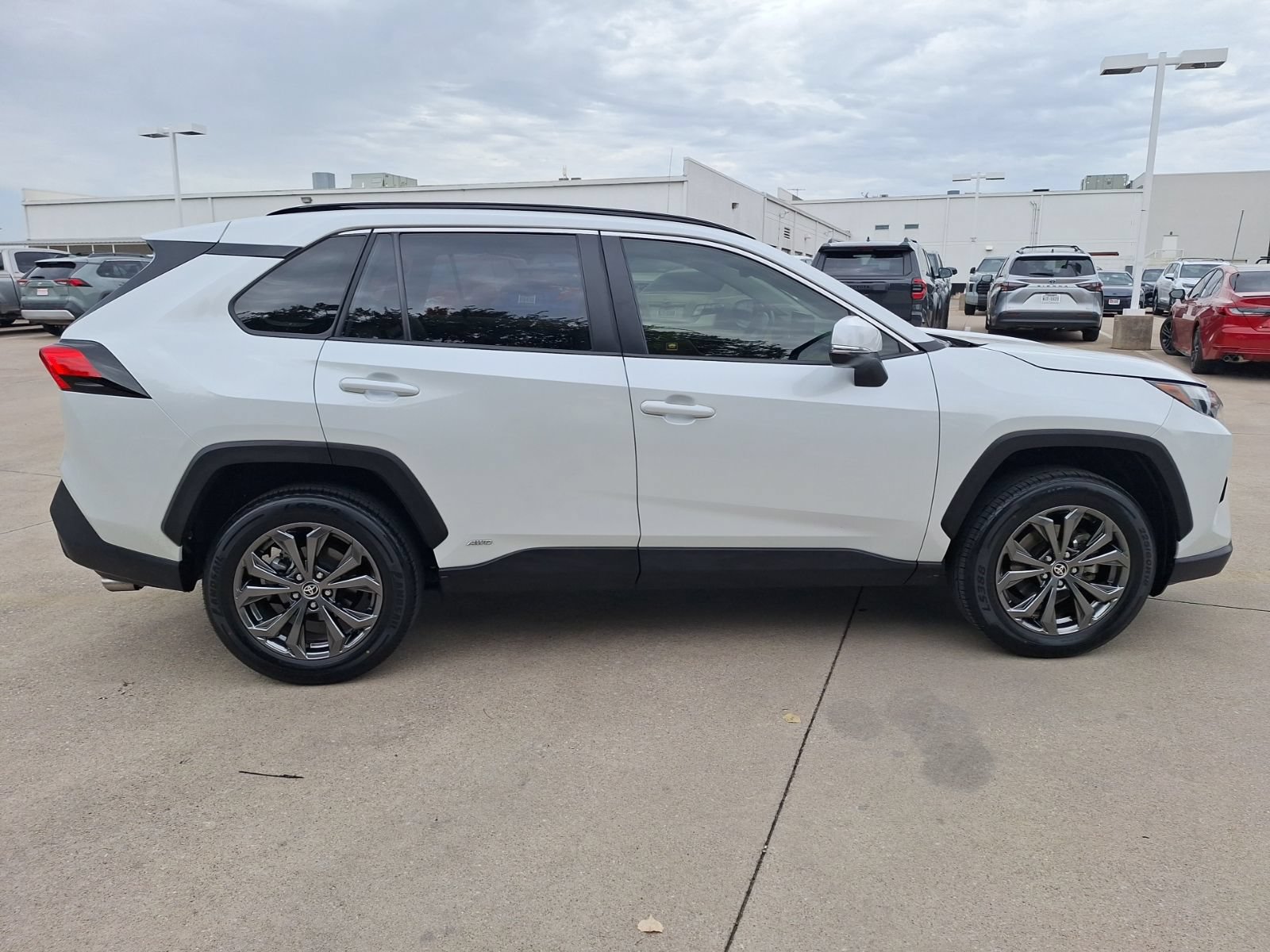 Used 2023 Toyota RAV4 XLE Premium AWD/4WD image 7