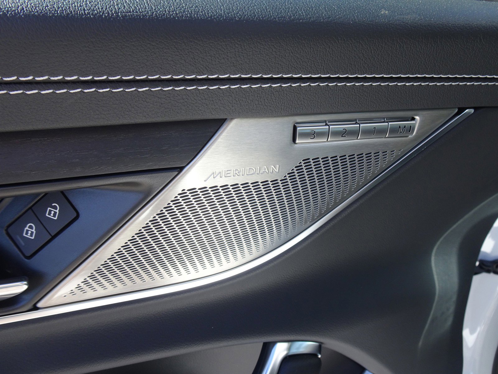 New 2024 Jaguar XF R-Dynamic SE image 17