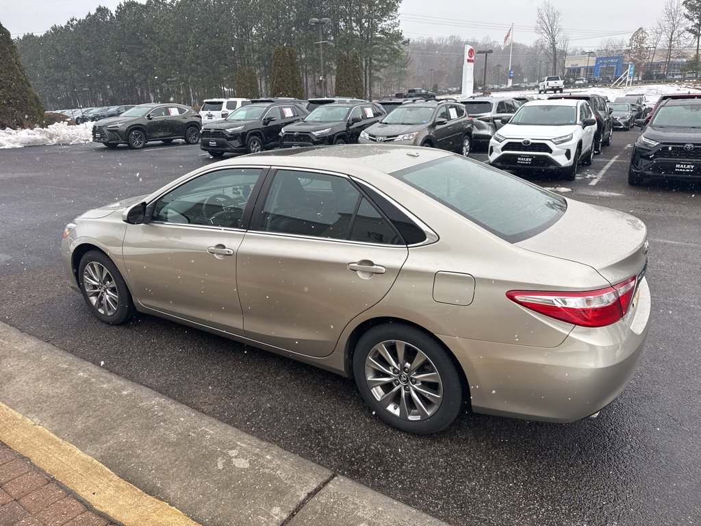 Used 2017 Toyota Camry XLE image 3