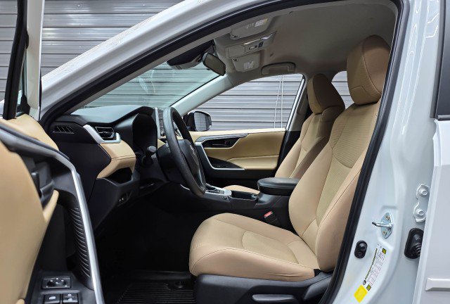 Used 2025 Toyota RAV4 LE AWD/4WD image 14