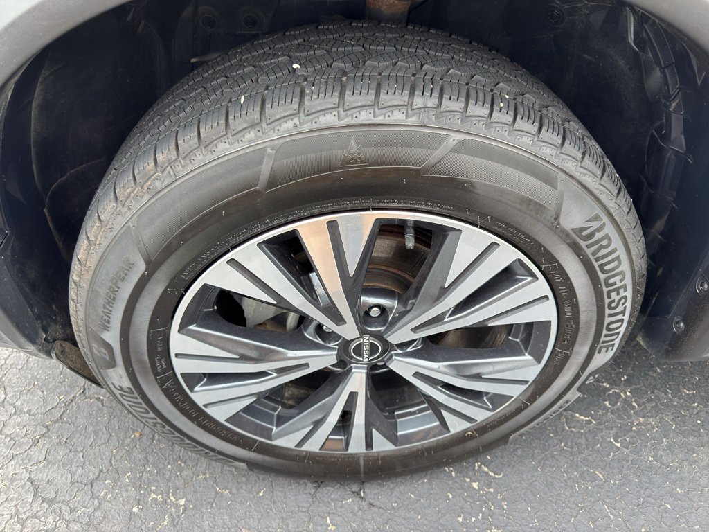 Used 2023 Nissan Rogue SV AWD/4WD image 13