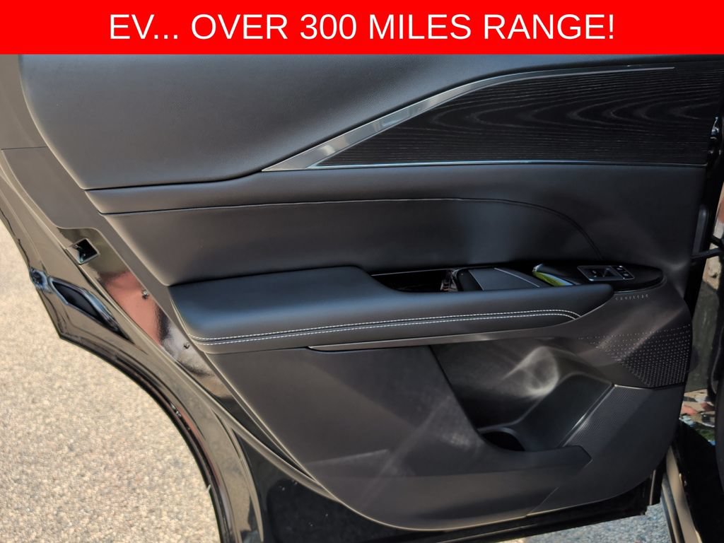 Used 2024 Cadillac Lyriq Luxury w/ LPO, Floor Liner Package AWD/4WD image 30