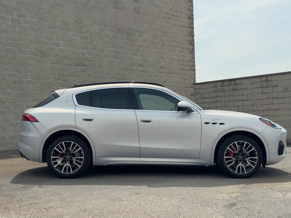 Used 2024 Maserati Grecale GT image 3