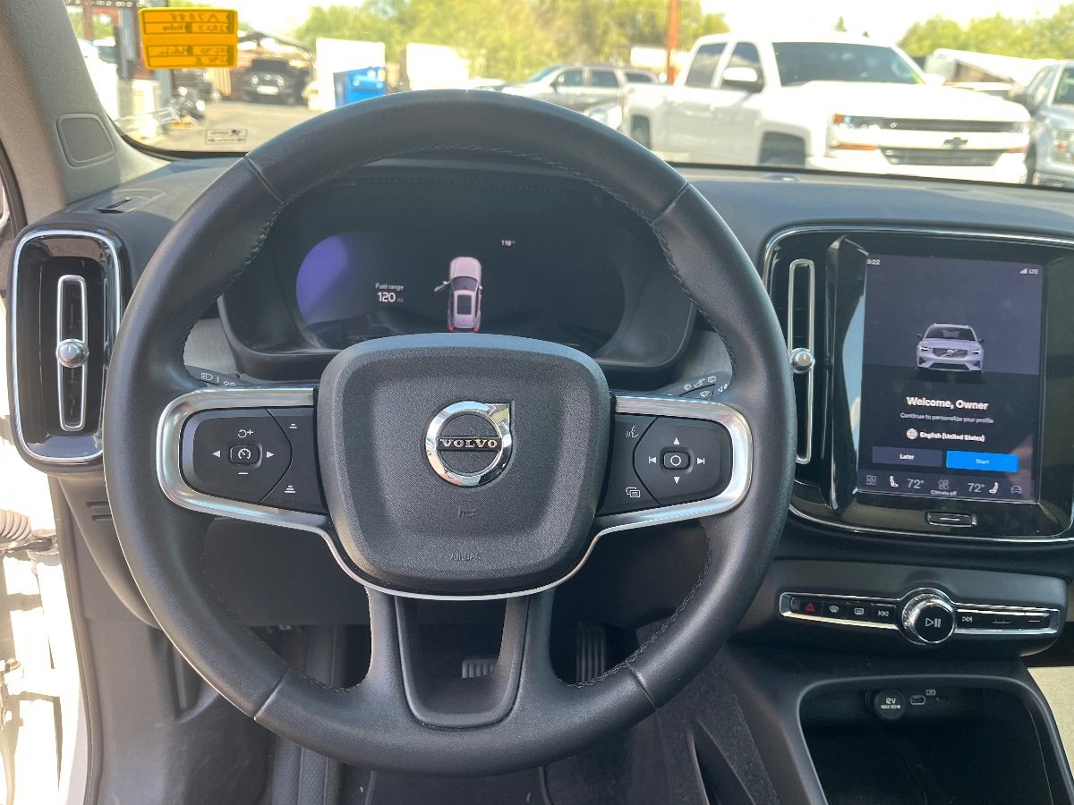 Used 2023 Volvo XC40 B5 Plus AWD/4WD image 10