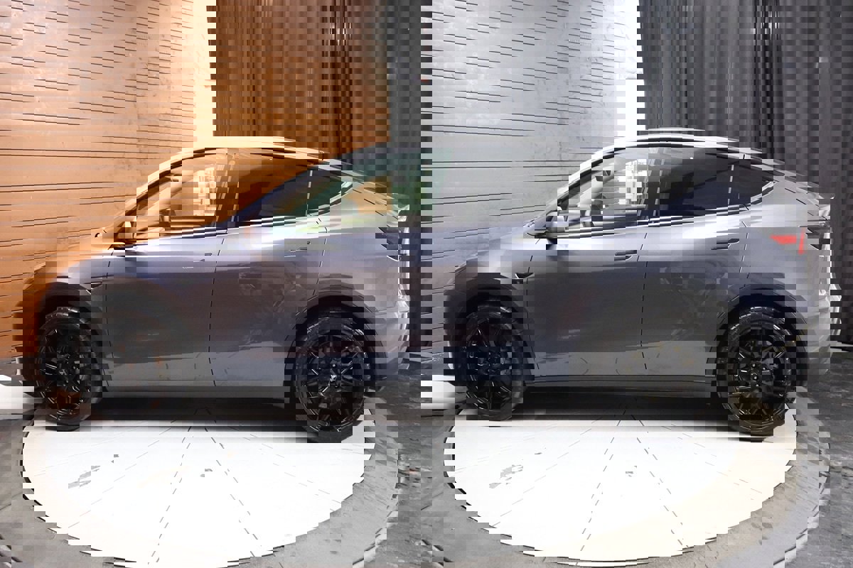 Used 2023 Tesla Model Y Long Range image 9