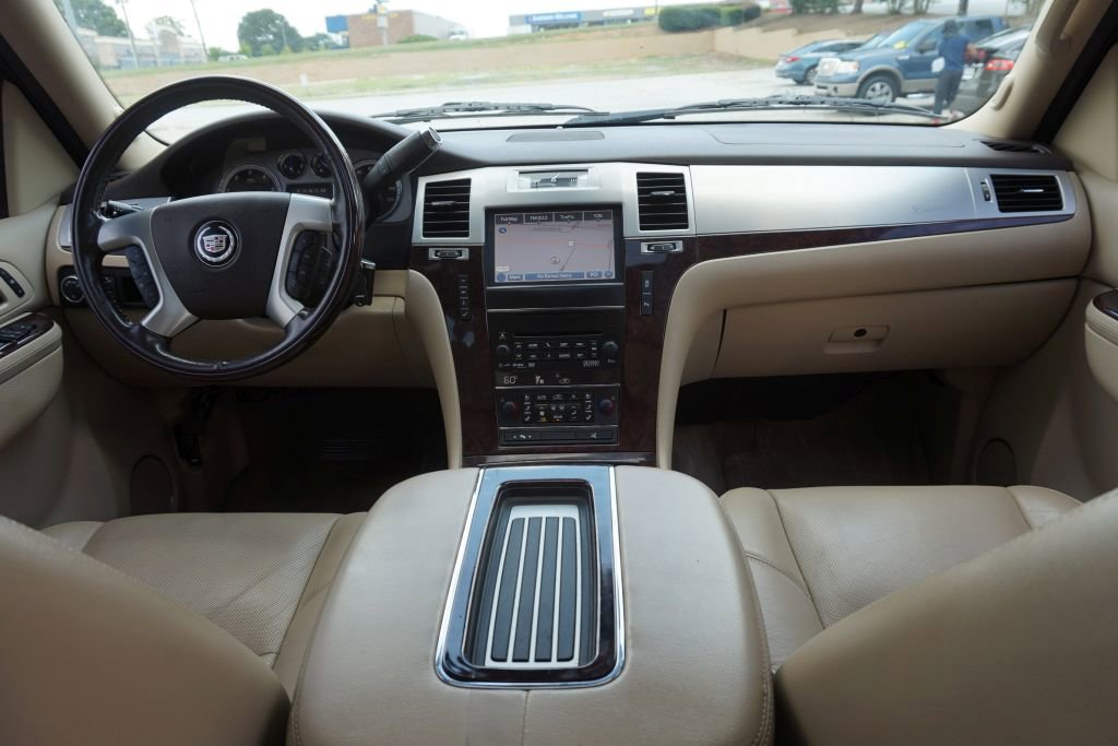 Used 2013 Cadillac Escalade Premium AWD/4WD image 34