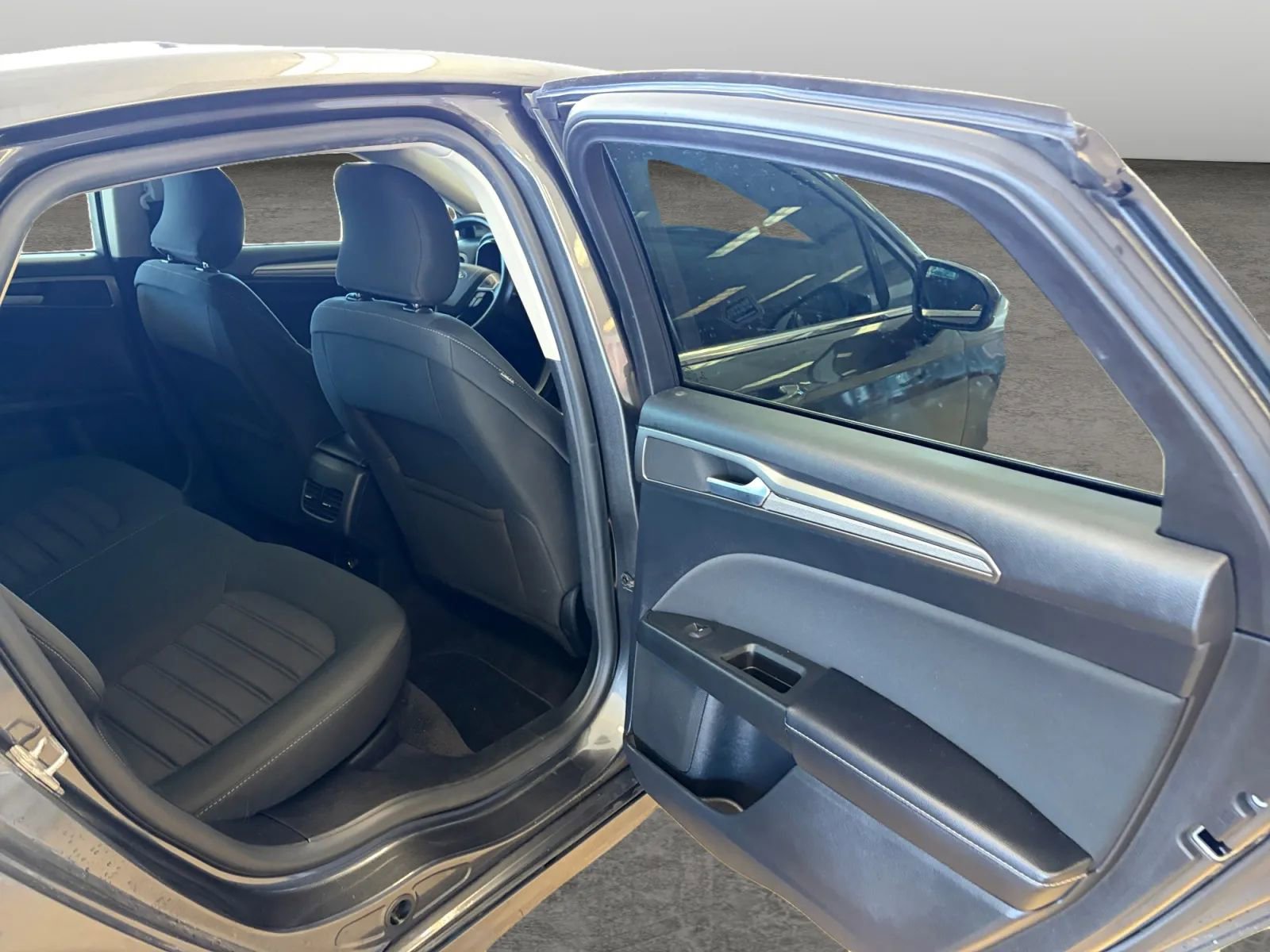 Used 2019 Ford Fusion SE image 50