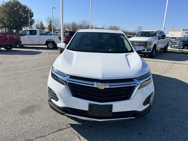 Used 2023 Chevrolet Equinox LT w/ Driver Convenience Package image 2