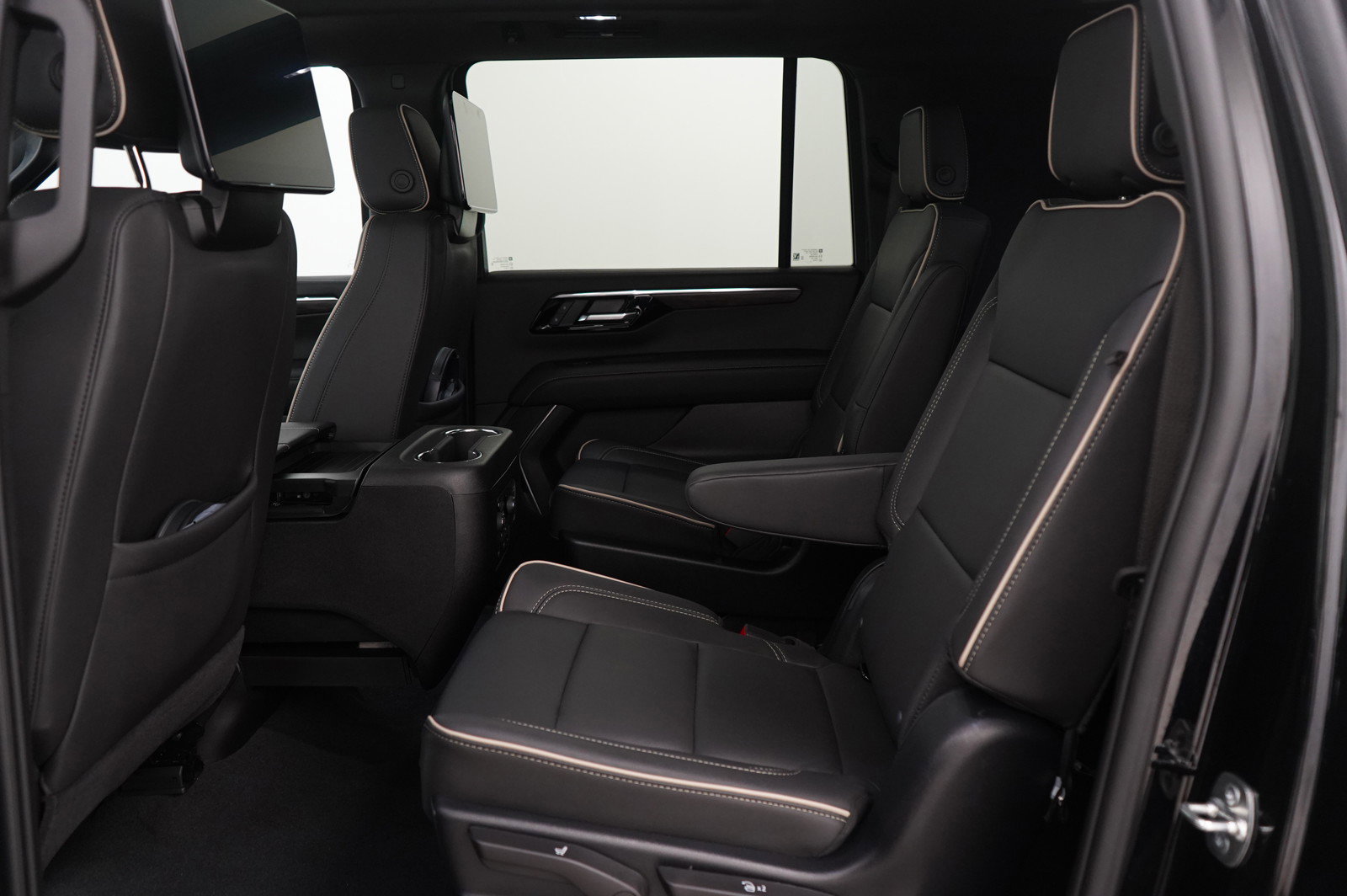 Used 2025 Chevrolet Suburban Premier image 15