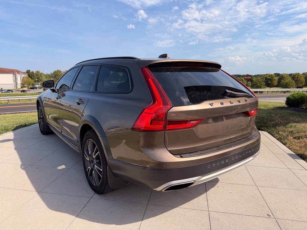 Used 2017 Volvo V90 T6 Cross Country AWD/4WD image 7