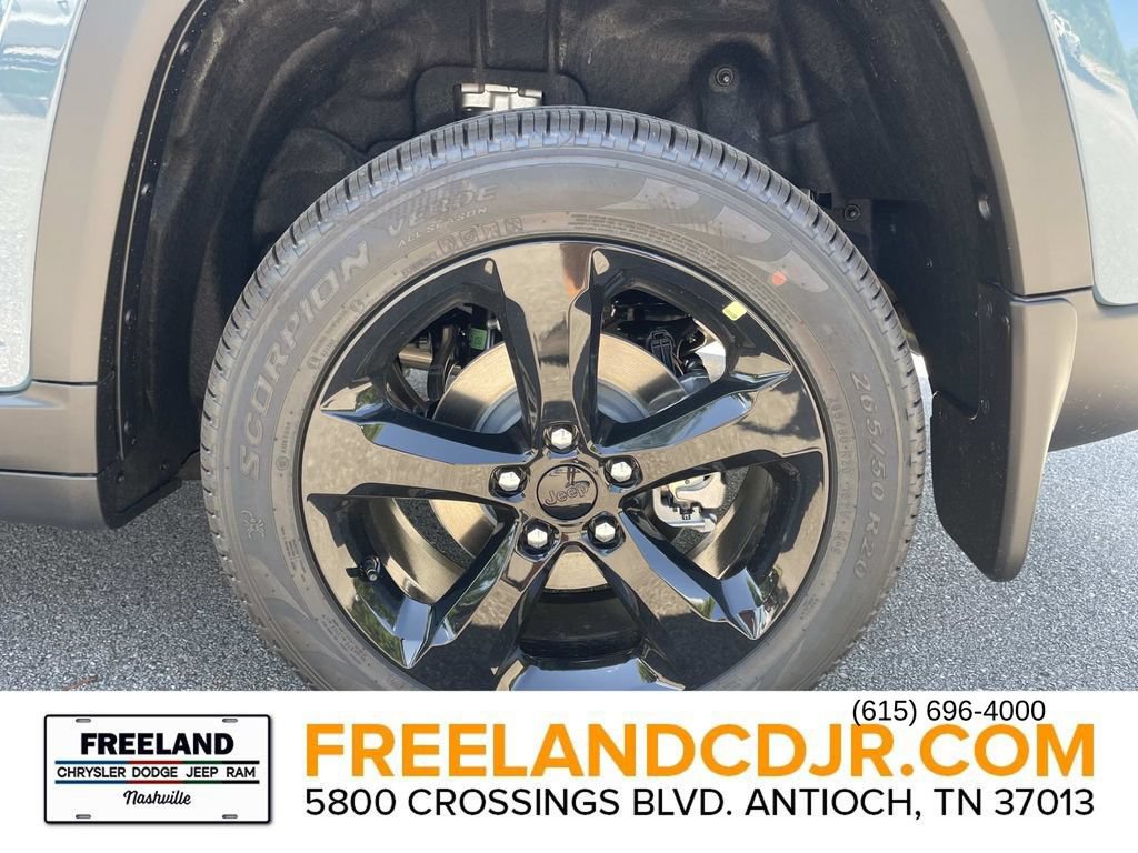New 2026 Jeep Grand Cherokee Limited w/ Limited Altitude Package AWD/4WD image 11