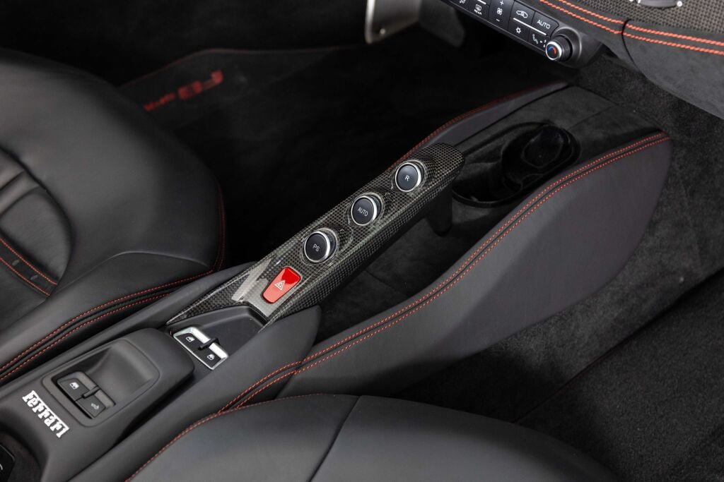 Used 2022 Ferrari F8 Tributo RWD image 39