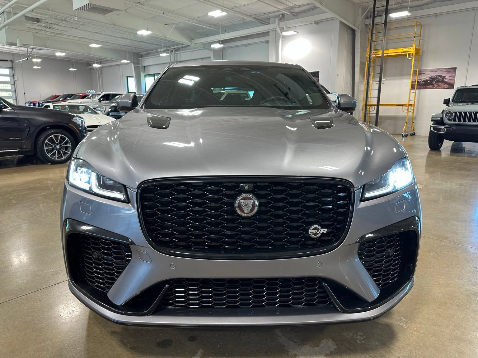 Used 2023 Jaguar F-PACE SVR AWD/4WD image 2