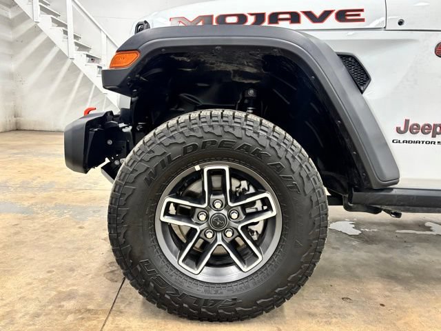 Used 2026 Jeep Gladiator Mojave AWD/4WD image 9
