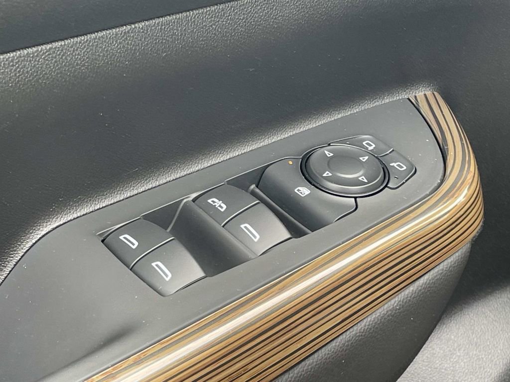 Used 2023 GMC Acadia SLE FWD image 16
