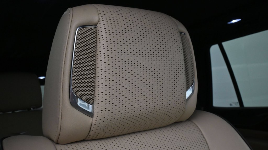 Used 2023 Cadillac Escalade Premium Luxury RWD image 17