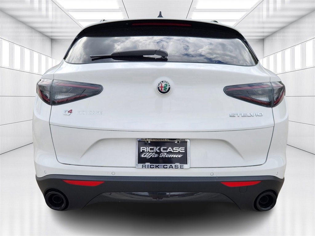 New 2025 Alfa Romeo Stelvio Sprint w/ Convenience Package image 4
