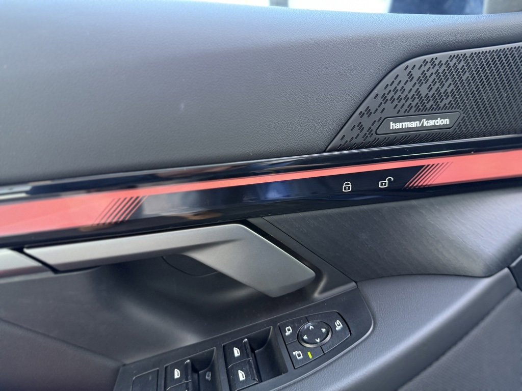 Used 2025 BMW i5 eDrive40i w/ Premium Package image 7