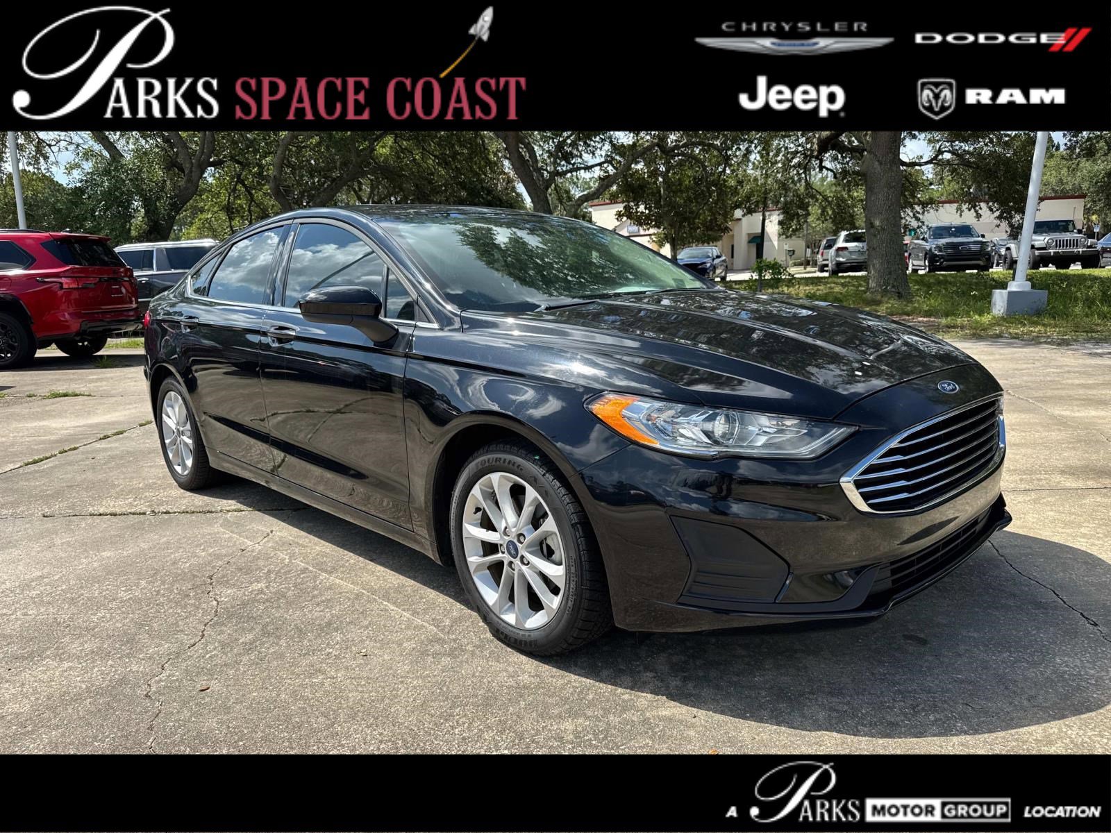 Used 2020 Ford Fusion SE image 1