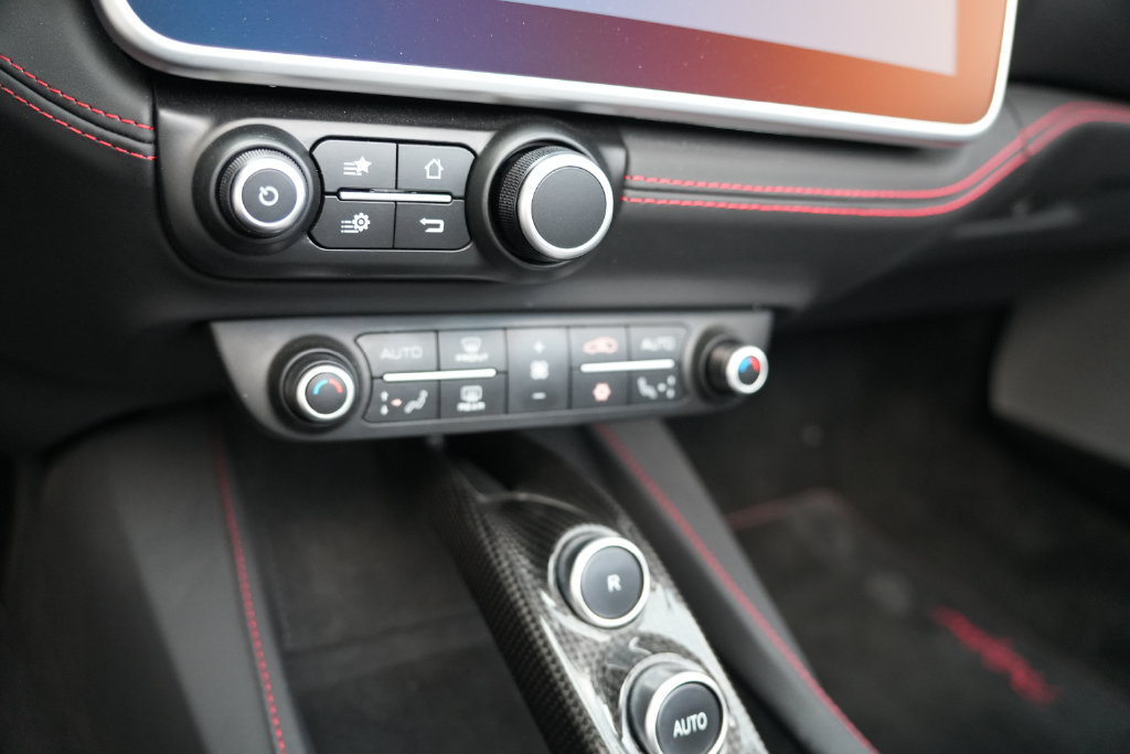 Used 2019 Ferrari Portofino RWD image 52