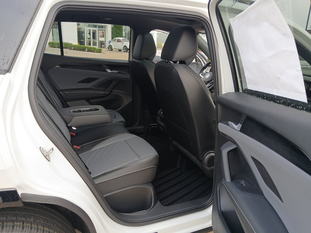 New 2026 Volkswagen Tiguan SE R-Line AWD/4WD image 23