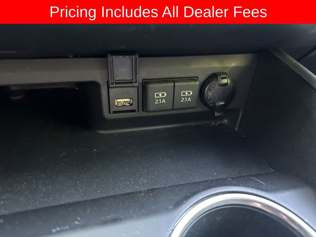 Used 2021 Toyota Highlander LE AWD/4WD image 5