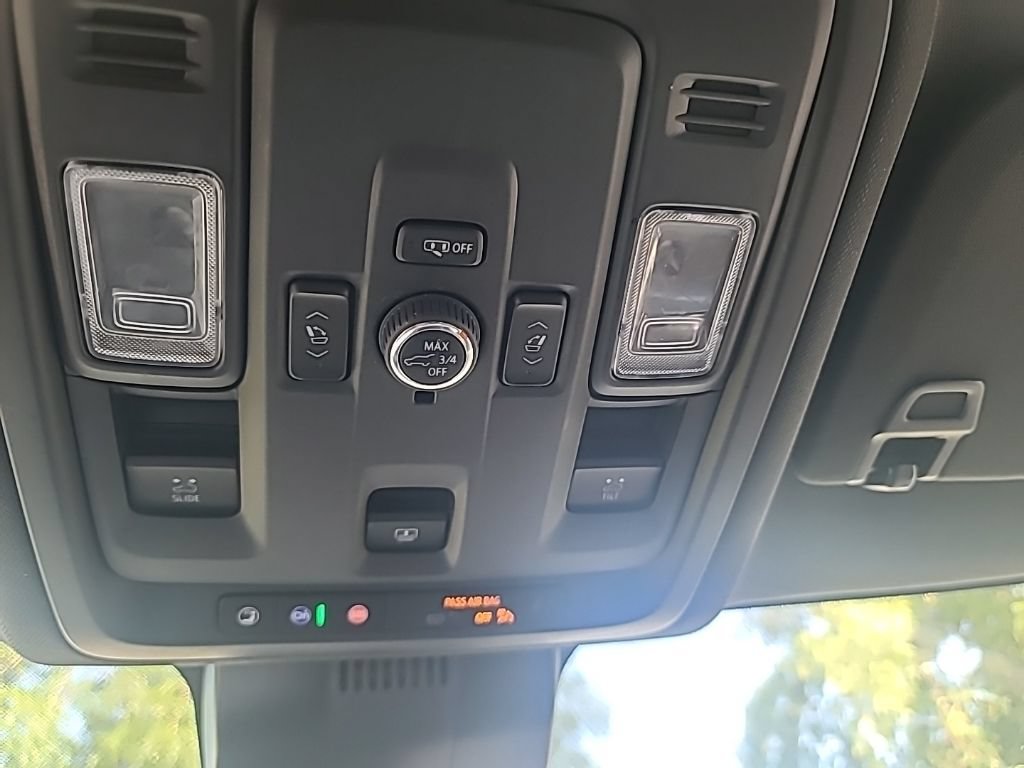 Used 2025 Chevrolet Suburban LT w/ Comfort Package AWD/4WD image 16