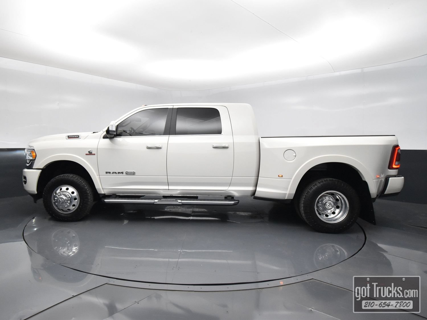 Used 2022 RAM 3500 Limited AWD/4WD image 3