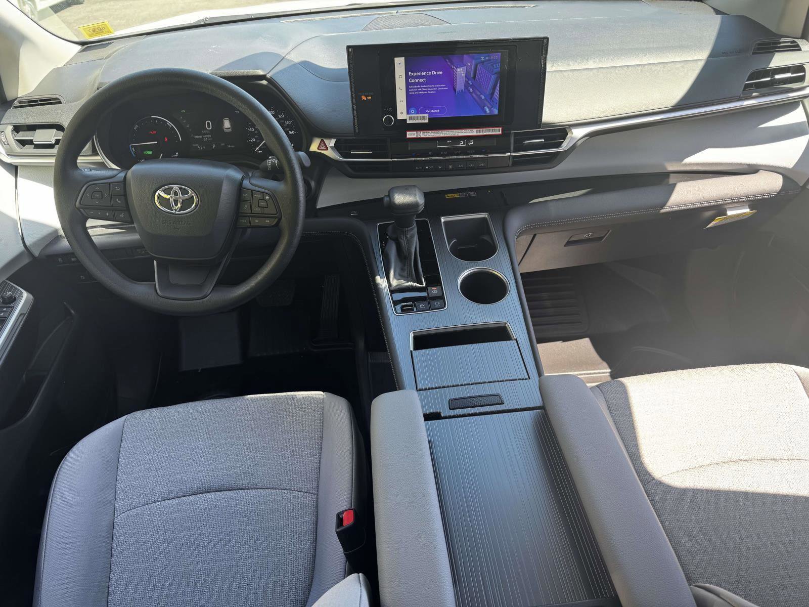 Used 2025 Toyota Sienna LE FWD image 14