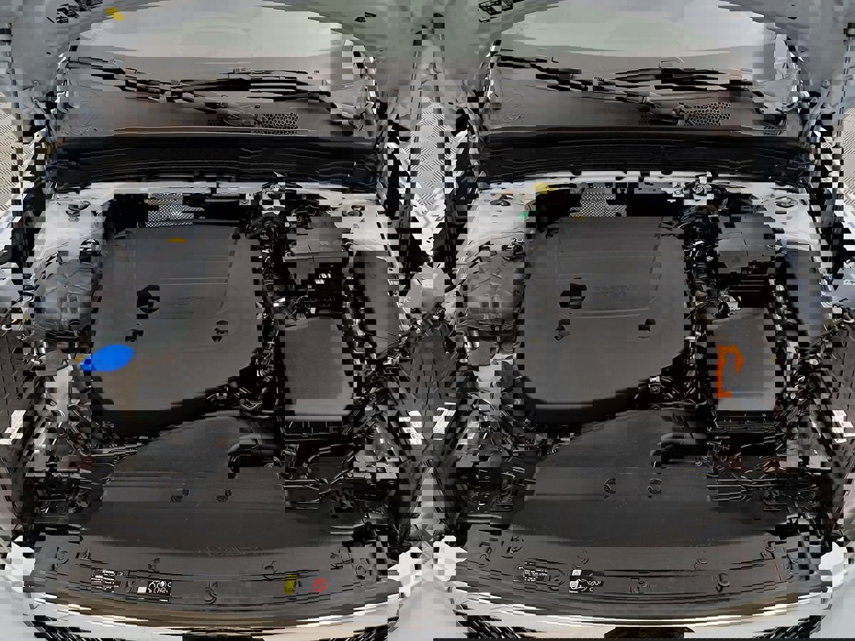 Used 2024 Volvo XC40 B5 Core image 30