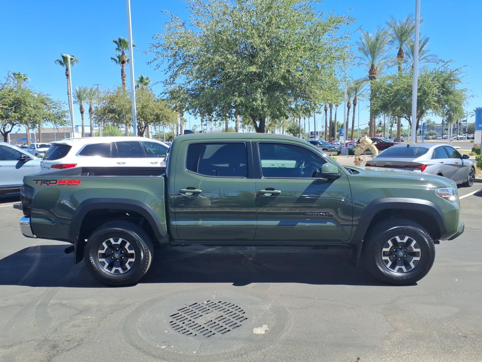 Used 2022 Toyota Tacoma TRD Off-Road AWD/4WD image 3