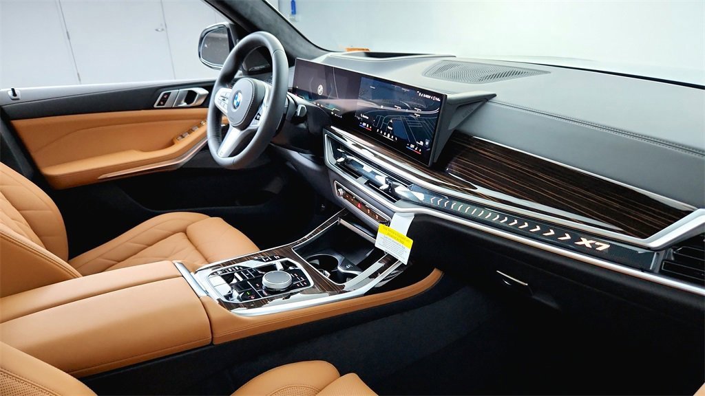 Used 2025 BMW X7 xDrive40i w/ M Sport Package image 43