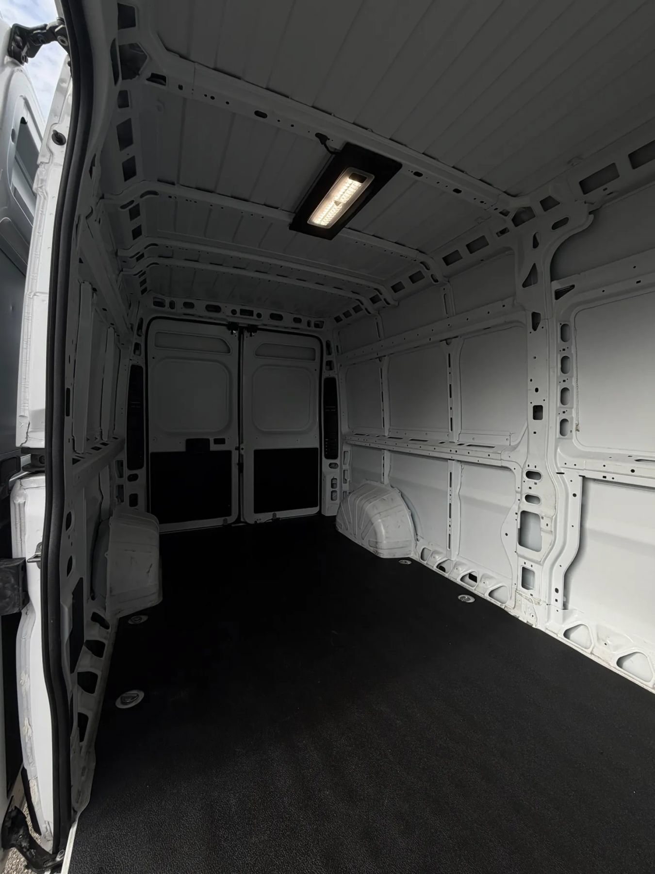 Used 2025 RAM ProMaster 2500 w/ Convenience Group FWD image 21