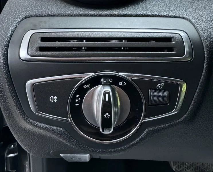 Used 2015 Mercedes-Benz C 300 4MATIC Sedan image 46