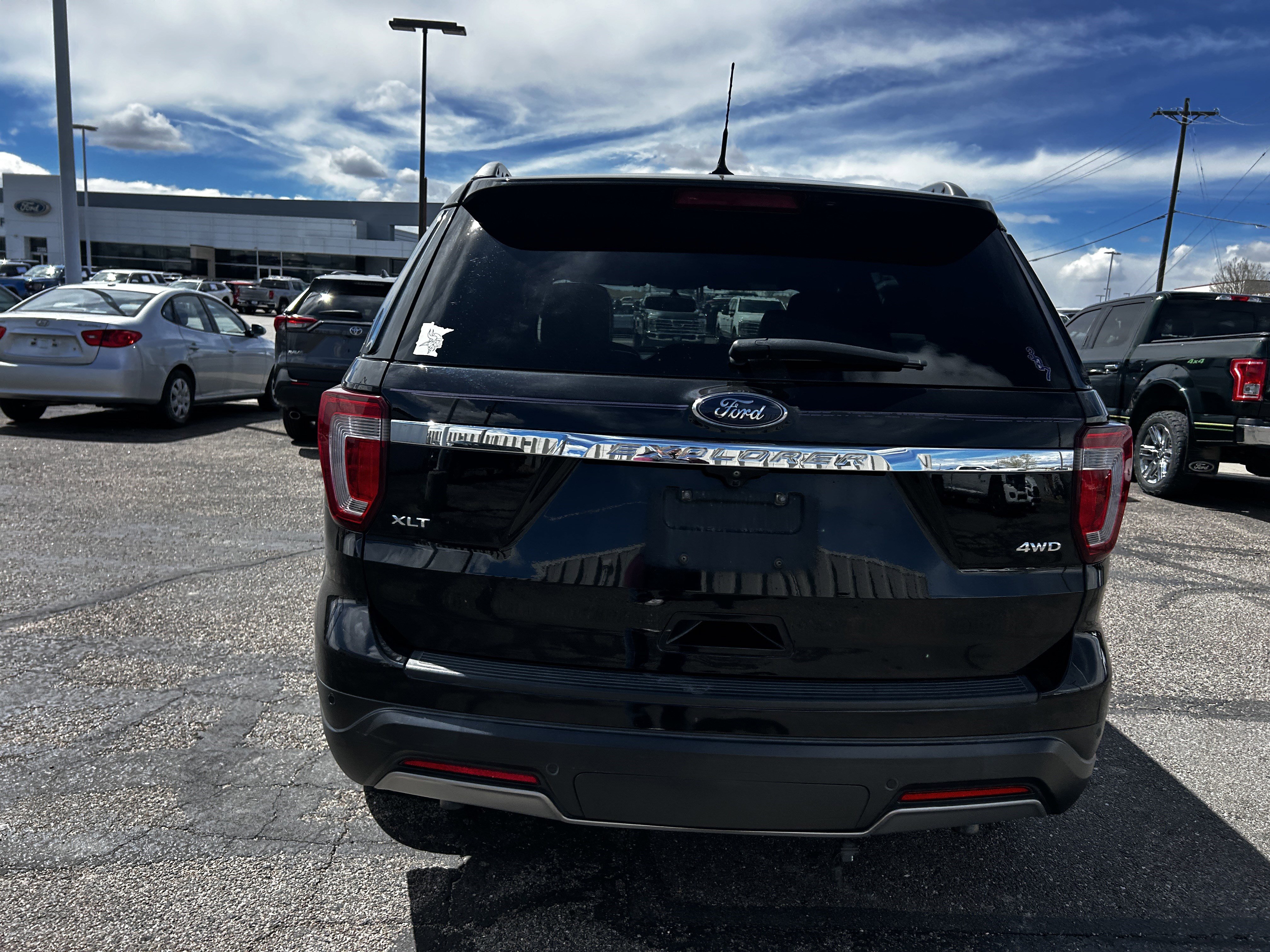 Used 2019 Ford Explorer XLT w/ Equipment Group 202A AWD/4WD image 4