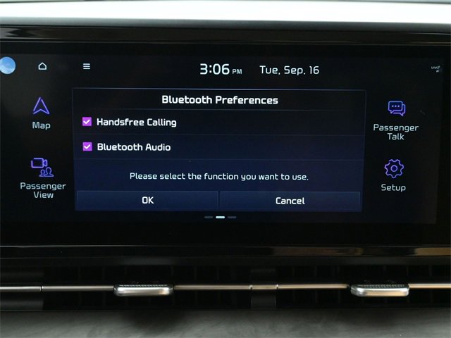 Used 2022 Kia Carnival EX image 29