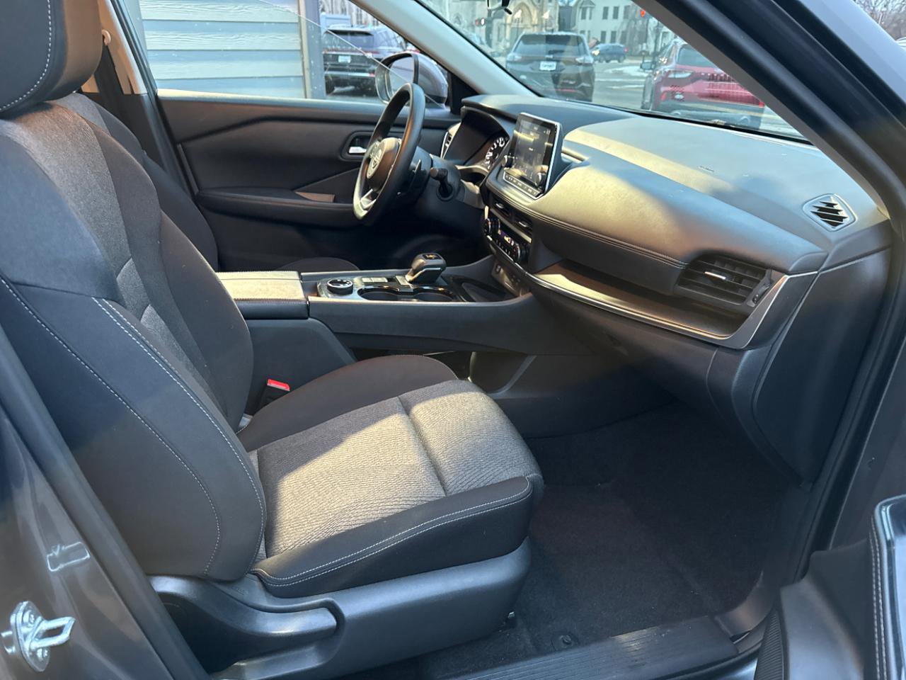 Used 2024 Nissan Rogue SV image 12