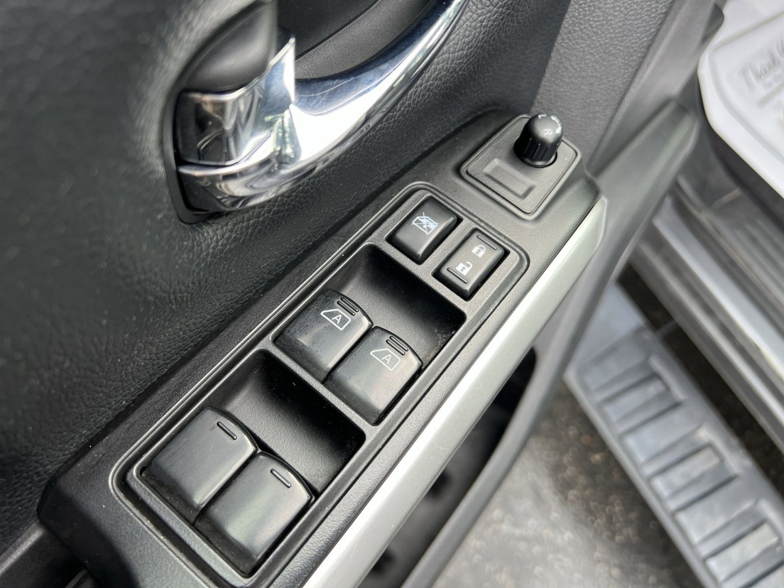 Used 2017 Nissan Titan SV image 20