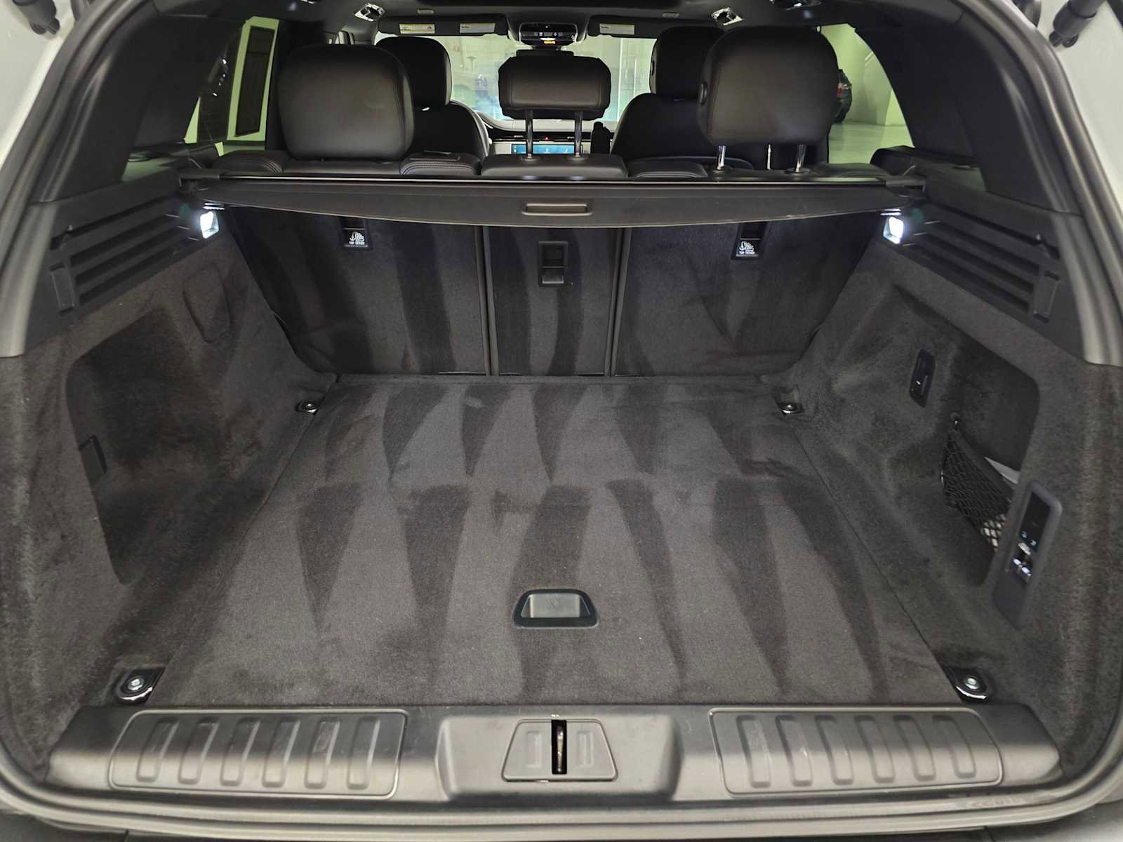 Used 2025 Land Rover Range Rover Sport image 17