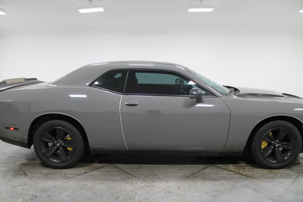Used 2017 Dodge Challenger SXT image 11