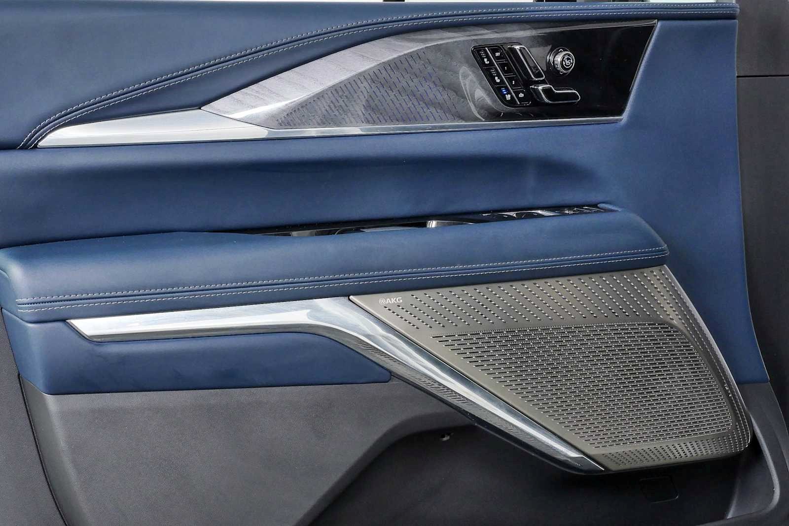 Certified 2025 Cadillac Escalade IQ Luxury 2 w/ LPO, Premium Carpet Package AWD/4WD image 6