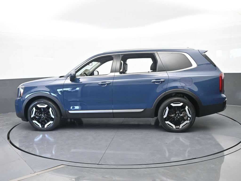 Used 2024 Kia Telluride S FWD image 3